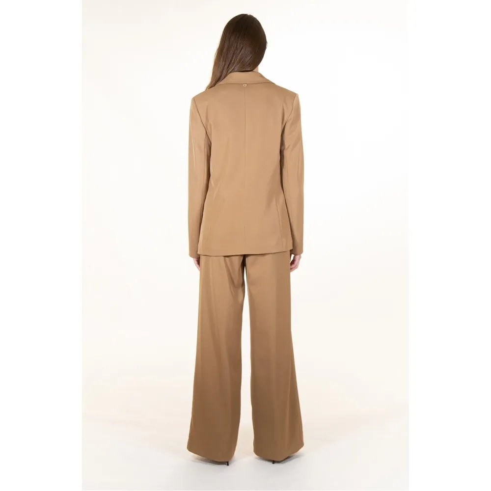 Pantalone a palazzo Kontatto